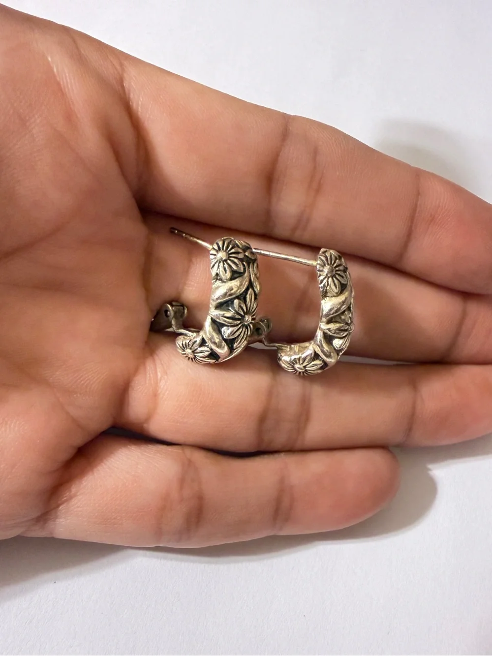 Vintage Roman & Sunstone SU 925 Sterling Silver Floral Huggie Hoop Earrings